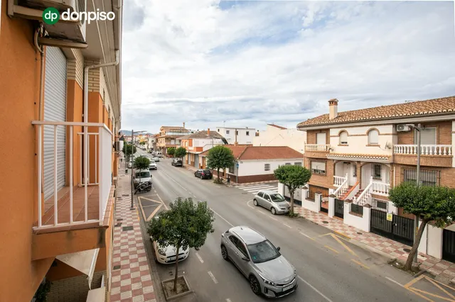 ¡Tu nuevo hogar te espera en Churriana de la Vega! Casa adosada con patio, garaje y futura parada de metro a pocos pasos. — 19