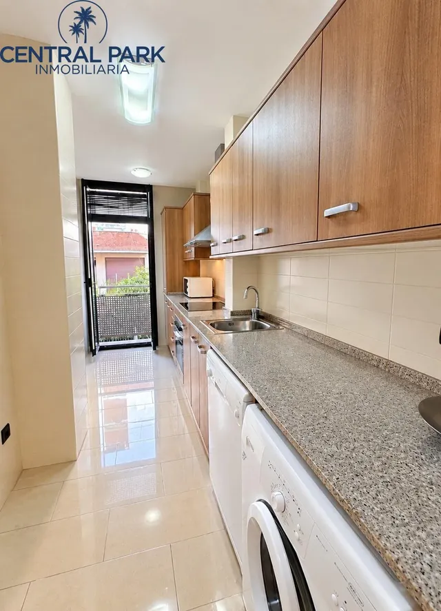 Vivienda en el centro de Salou, junto al paseo Miramar y club Náutico. — 9