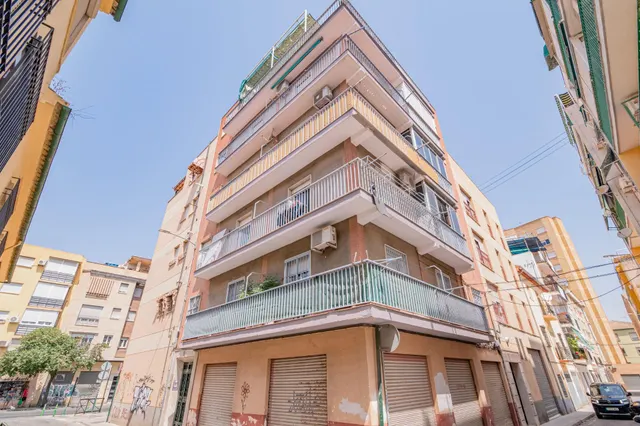 OPORTUNIDAD EN VENTA DE PISO DE 4 DORMITORIOS TOTALMENTE EXT