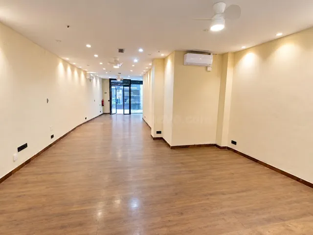 LOCAL COMERCIAL EN EL CENTRO – AMPLIO, VERSÁTIL Y LISTO PARA
