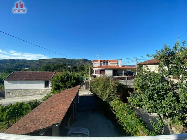 SE VENDE CASA SITUADA EN LA ZONA DE ALONGOS — 25