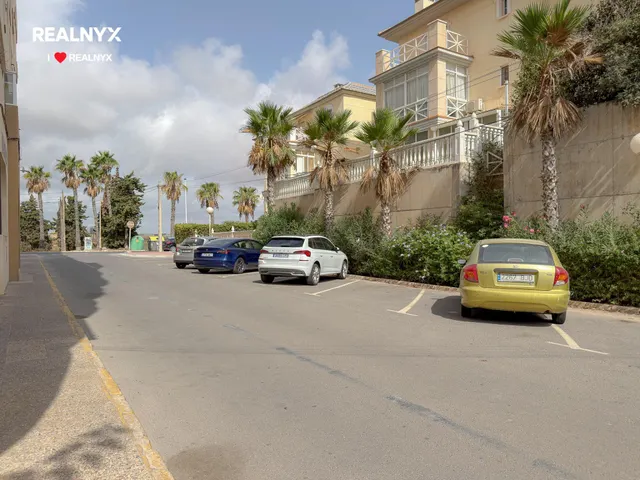La Veleta! Acogedor apartamento exterior , con amplia terraza y vistas laterales al mar ubicación en urbanización exclusiva con piscina a 150 metros del mar — 6