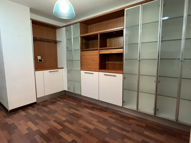 PISO MUY AMPLIO Y TRANQUILO EN SARRIA — 12