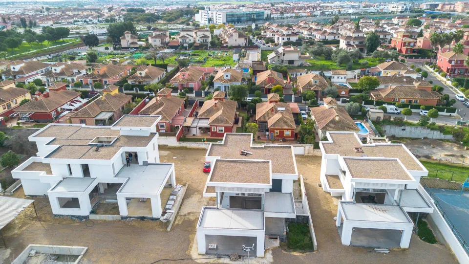 Promoción de 3 magníficos chalets independientes en Gines