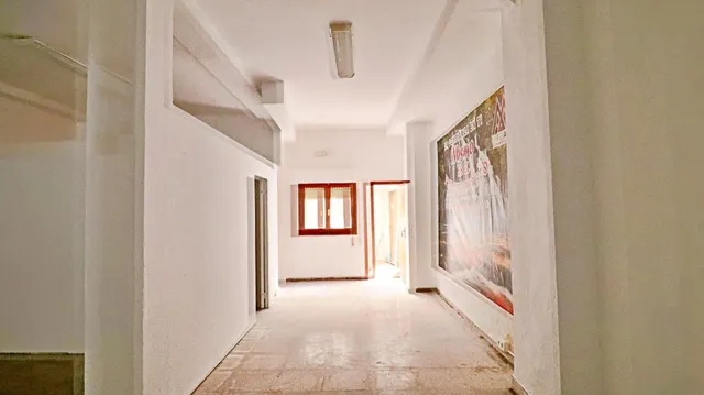 ¡Descubre tu nuevo espacio de trabajo en el corazón de la ciudad! Presentamos un local de dos planta — 17