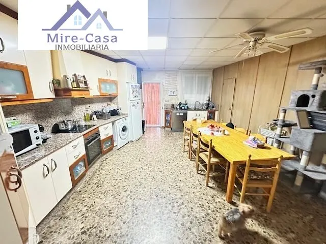 SE VENDE LOCAL MAS DOS ALTURAS, POSIBILIDAD ADAPTAR PARA DOS PISOS INDEPENDIENTES — 11