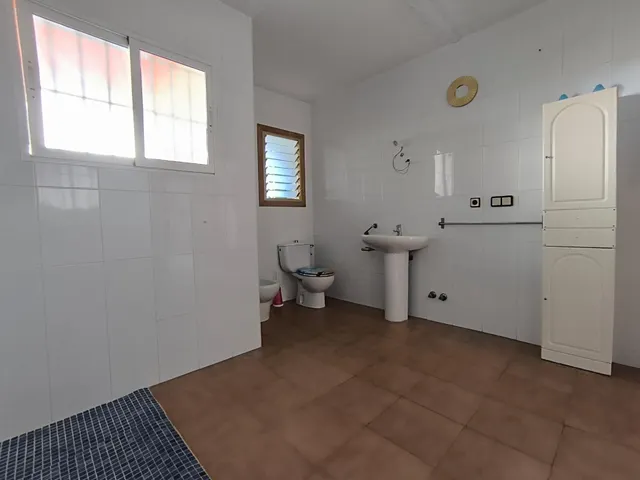 Casa independiente con parcela, 5 dormitorios y garaje en Alquerías (Murcia) — 39
