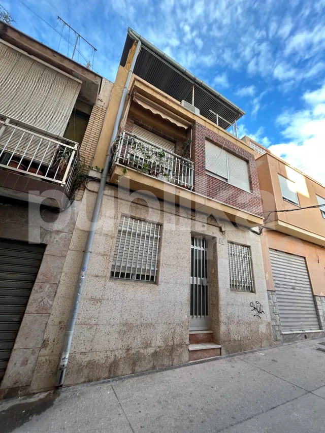 Vivienda unifamiliar con VADO en el corazón de Santa Pola - foto 2
