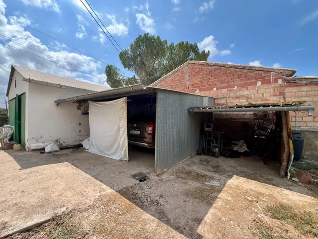 FINCA CON PISCINA, HUERTO, POZO Y VIVIENDA — 32