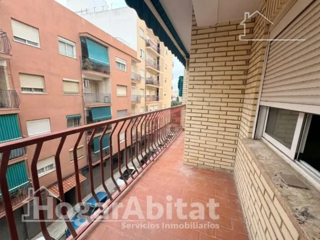 Espacio y luminosidad con infinitas posibilidades en este amplio piso exterior con balcón y trastero — 6