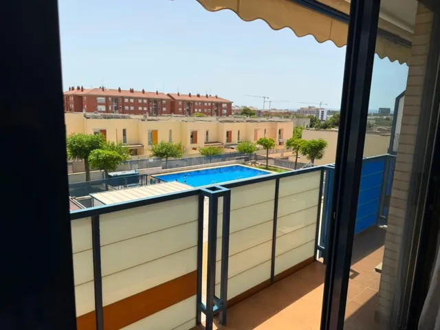 Piso en Venta en Urbanización con Piscina - foto 2