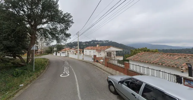 Se vende casa OKUPADA independiente en Calle Lloret 138 de P