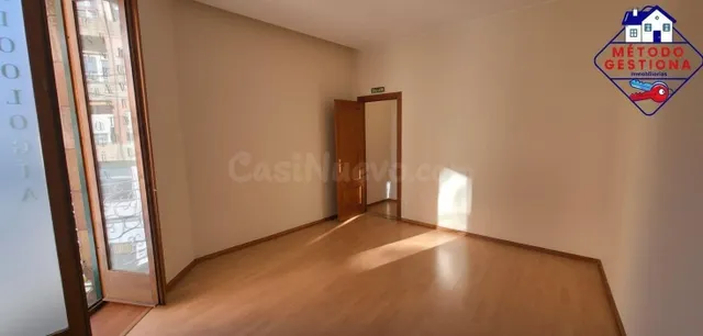 Alquiler para fijo, oficina en esquina con balcón, en el cen - foto 3