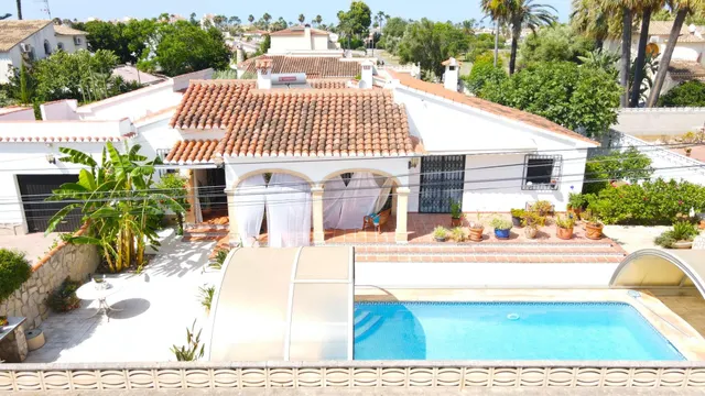 EXQUISITO CHALET A UN PASO DE LA PLAYA Y EL CASCO URBANO — 2