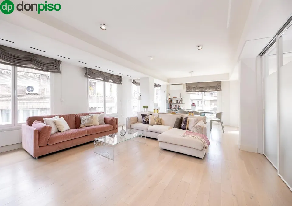 Exclusiva vivienda con vistas al Palacio de los Patos, junto Recogidas, 4 dormitorios 3 baños
