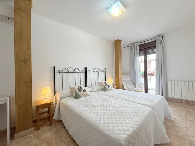 HOSTAL RESTAURANTE EN PLENO CASCO ANTIGUO DE CANDELEDA — 49