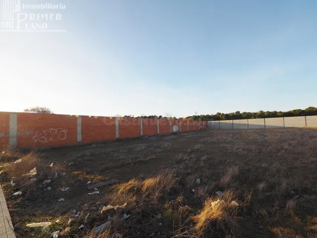 Solar en ventan en Polígono 20 de 1.033 m2 y 17 metros de fa