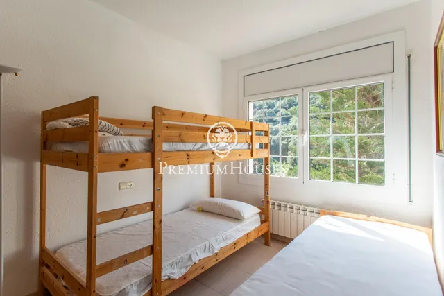 Casa independiente con piscina interior y jardín en venta en Calella — 12