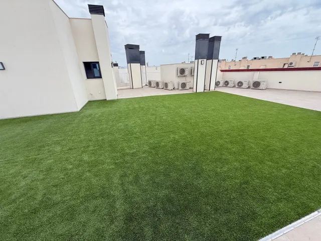 Luminoso apartamento semi-nuevo con terraza, piscina y parking — 37
