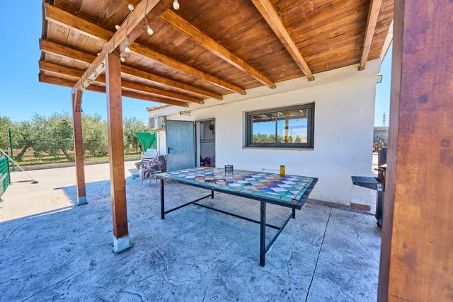 Casa con terreno y piscina en Churriana de la vega — 28