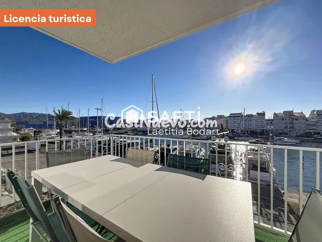 Ático reformado con licencia turística, terrazas, solárium y - foto 2