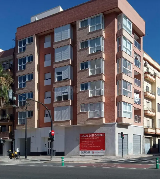 Local comercial 2005m² en venta - Camins al Grau