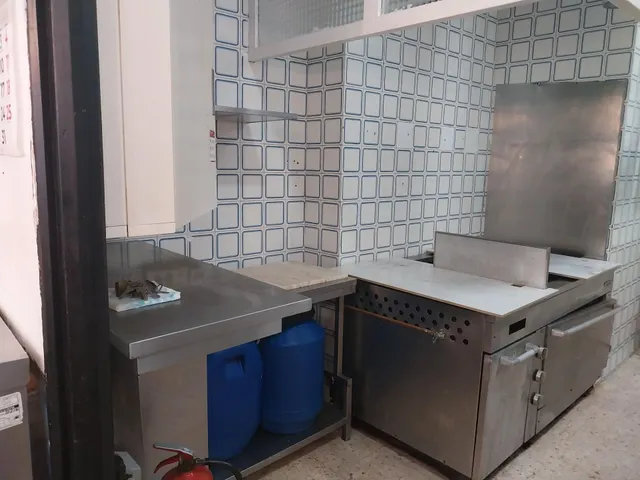 SE VENDE  BAJO CON NEGOCIO DE BAR SIN TRASPASO — 9