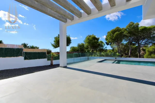 Villa en una sola planta con privacidad y bonitas vistas — 34