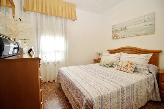 Piso con piscina, garaje y a dos calles de la playa — 15