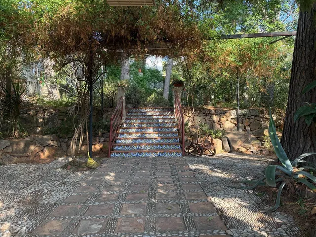 Chalet independiente con gran parcela de 831 m2 junto a las  - foto 4