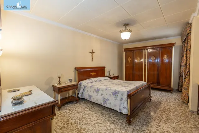 Amplia vivienda en pleno centro de Granada — 9