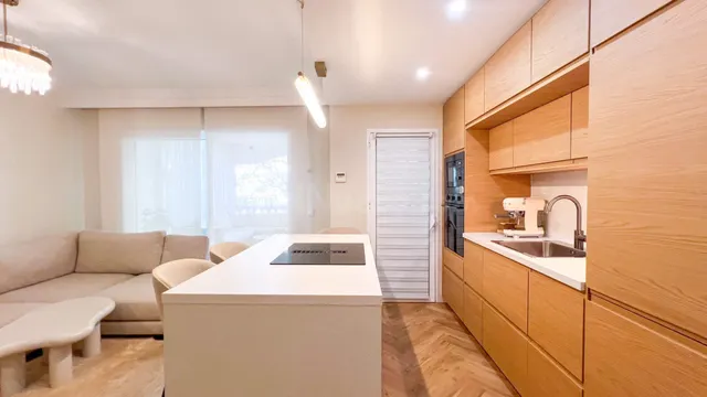 Piso reformado en La Dama de Noche, junto a Puerto Banús, Marbella — 3