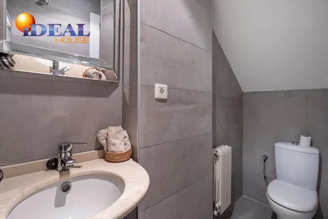 Exclusivo Piso Dúplex en el Corazón de Granada — 13