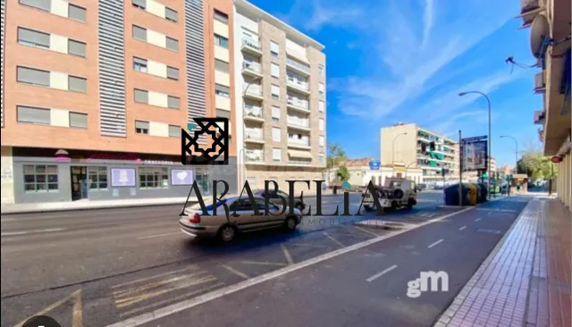 SE VENDE CASA JUNTO AVD OLLERIAS