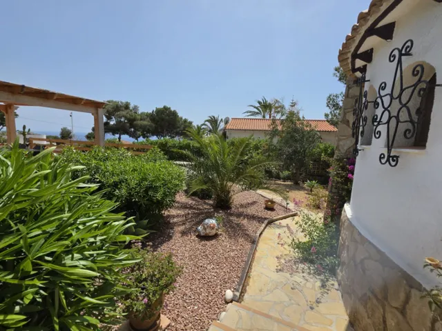 Encantadora villa en la prestigiosa zona de Balcón al Mar, Jávea — 42
