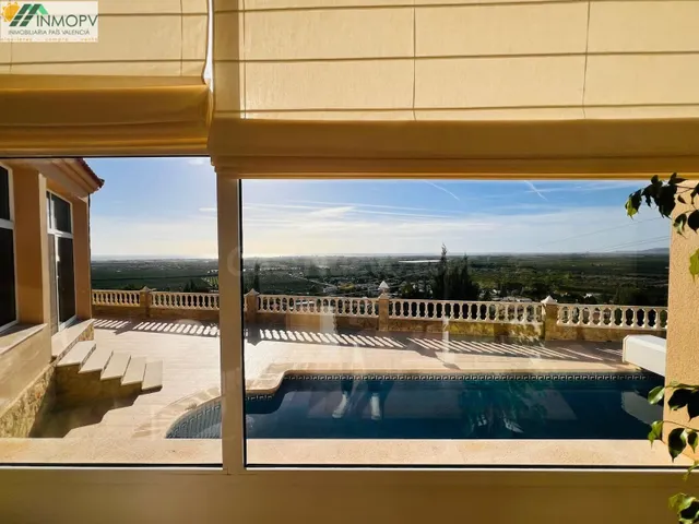EN VENTA ELEGANTE VILLA EN LA ZONA DE ERMITA CON VISTAS AL M - foto 3