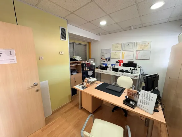 Oportunidad de inversión en Igualada: Local apto para diversos usos, oficina, consulta, academia, etc estado impecable por 100.000 Eur — 8