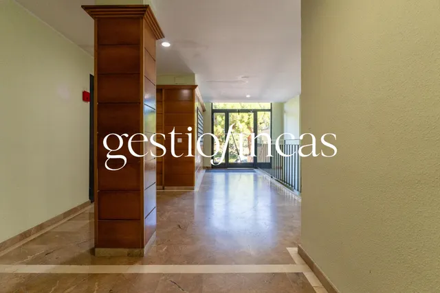 Espectacular bajo con gran jardín privado, piscina y parking a 5 minutos del mar — 39