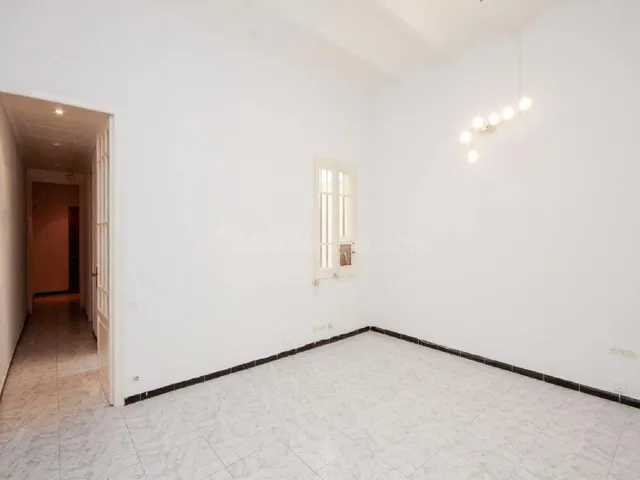 Amplia Planta Baja en c/Monistrol (Vila de Gràcia) Barcelona — 2