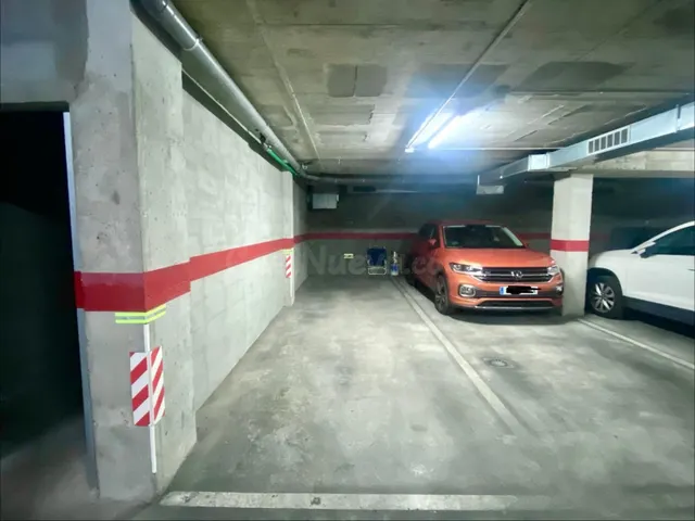 PLAZA DE PARKING AMPLIA EN VENTA EN SANTA CATALINA — 5