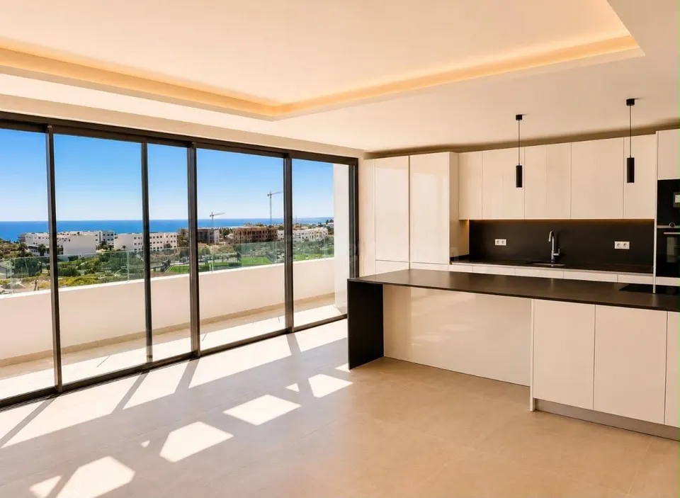 Ático de lujo con piscina infinity privada en Estepona, a 1 km de la playa