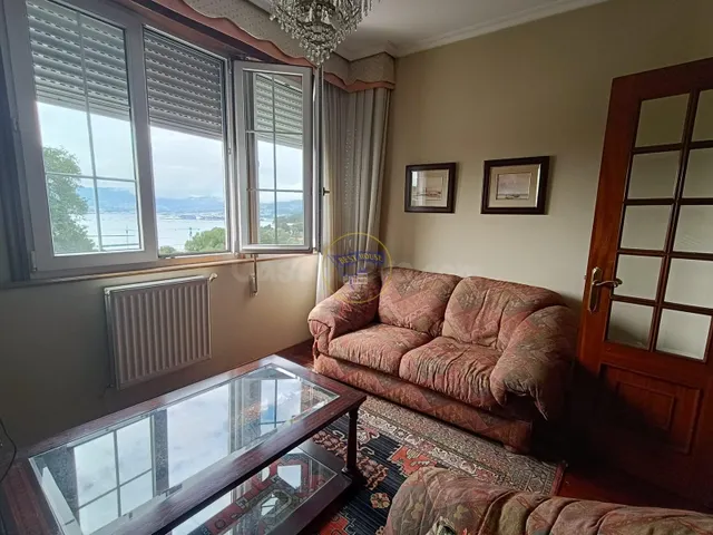 Casa con amplias vistas a la ría de Vigo ubicado en la zona  - foto 4