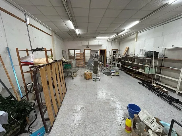 Oportunidad Única: Alquila un Espacioso Local en Murcia con 
