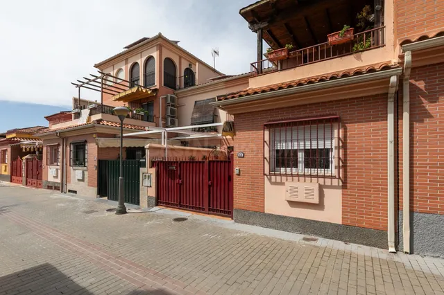 Adosado “Dos en Uno” con apartamento independiente.