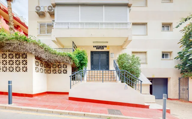 BONITO APARTAMENTO EN BENALMADENA FRENTE A PUERTO MARINA — 3