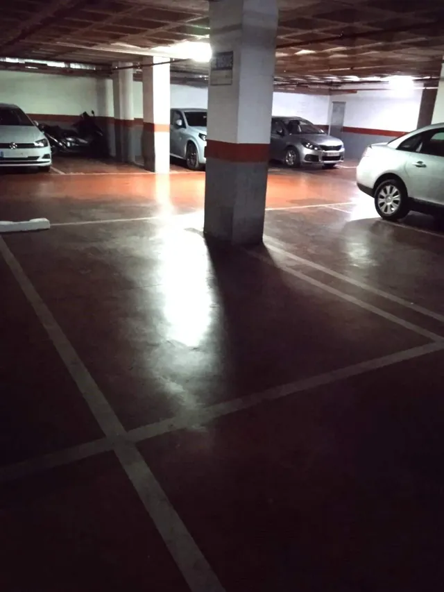 PLAZA DE GARAJE CERCA DEL CENTRO — 5