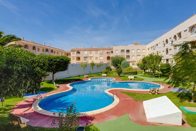 Ático con terraza, garaje y piscina a 250 metros del mar — 50