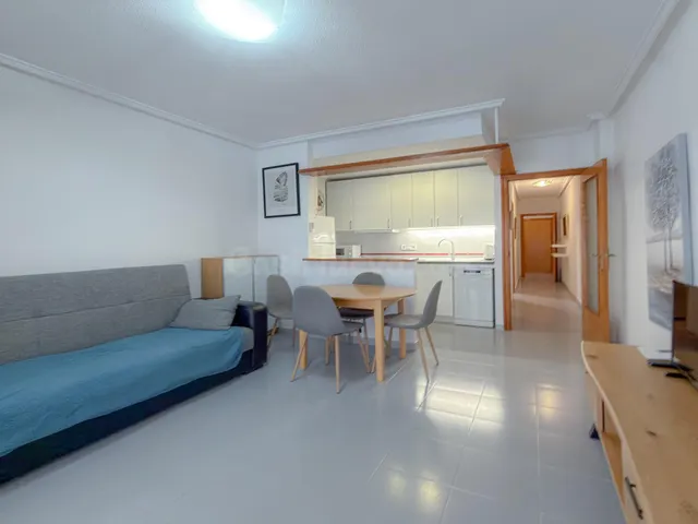 Playa de los Locos! Acogedor apartamento semireformado con ubicación privilegiada, a solo 170 mts del mar — 5