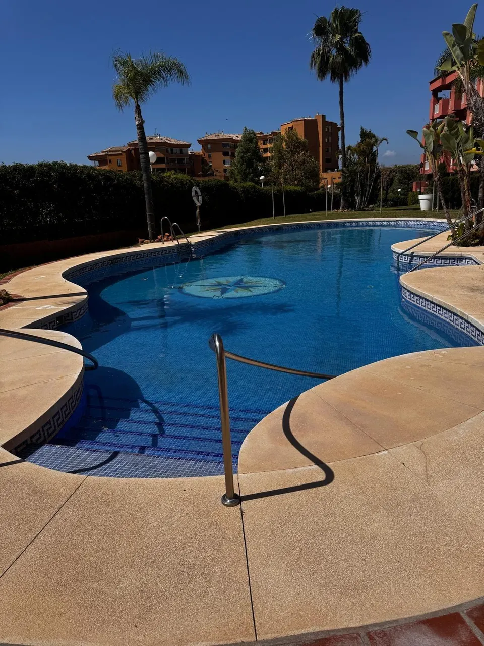 Los Pacos - Piso 2 Dormitorios, Terraza, Piscina, Garaje, Jardín