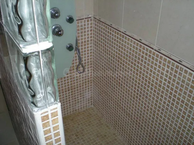 PISO SEMINUEVO EN VENTA CON PARQUING INCLUIDO - foto 4